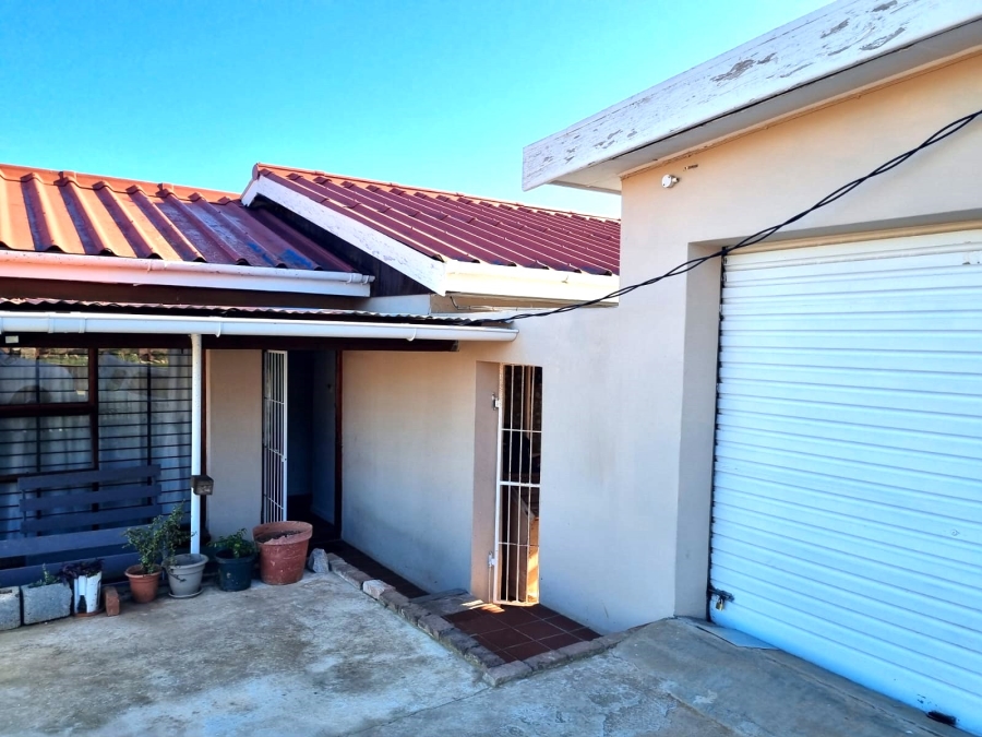 3 Bedroom Property for Sale in Van Riebeeck Hoogte Eastern Cape